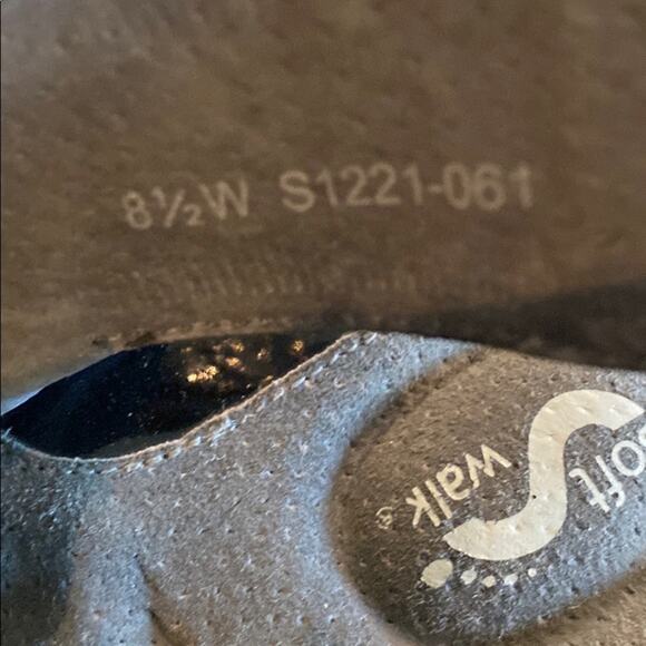 Soft Walk 8.5W patent black slip on sandals - Picture 8 of 10